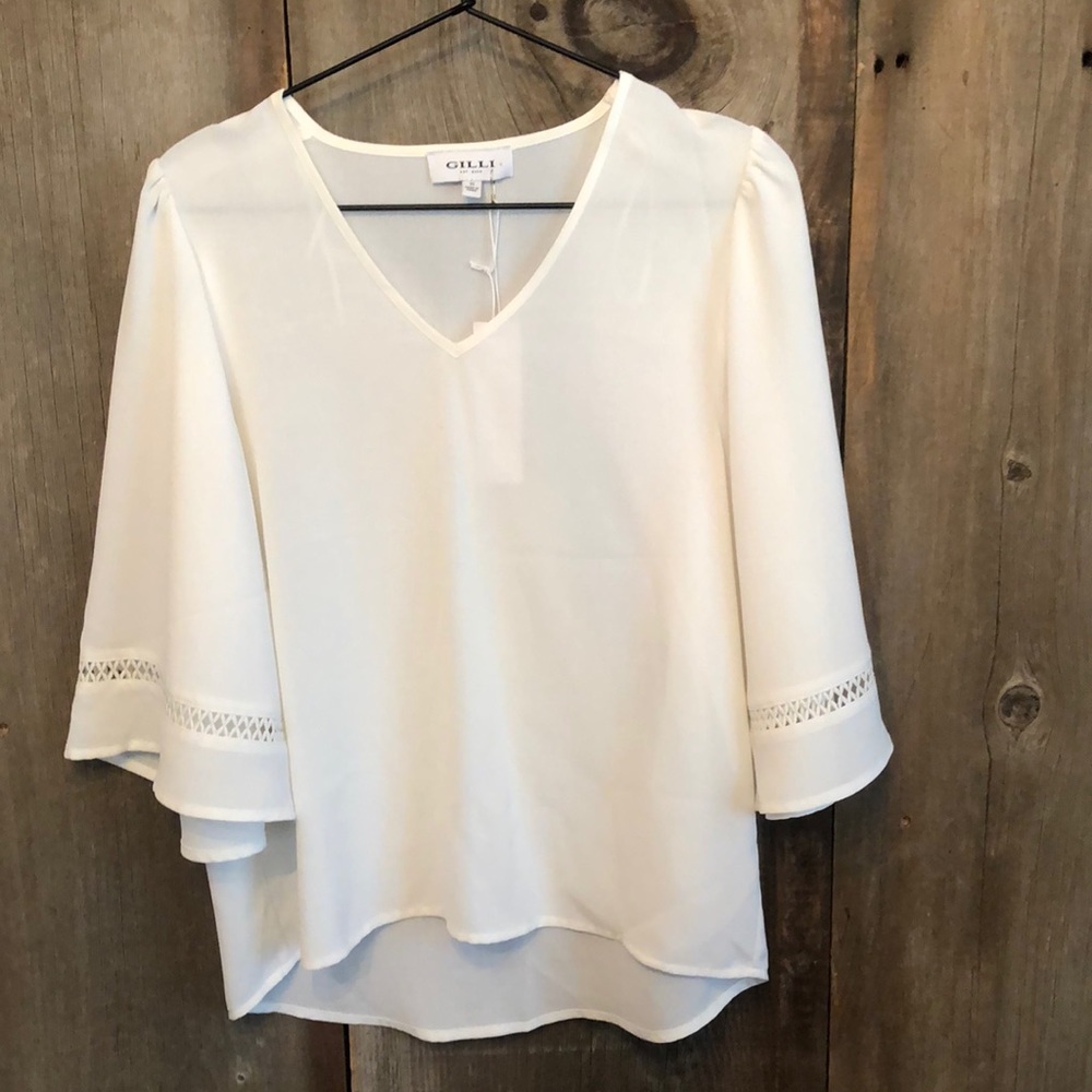 Gilli Bell Sleeve Blouse in Ivory Size Small Women’s